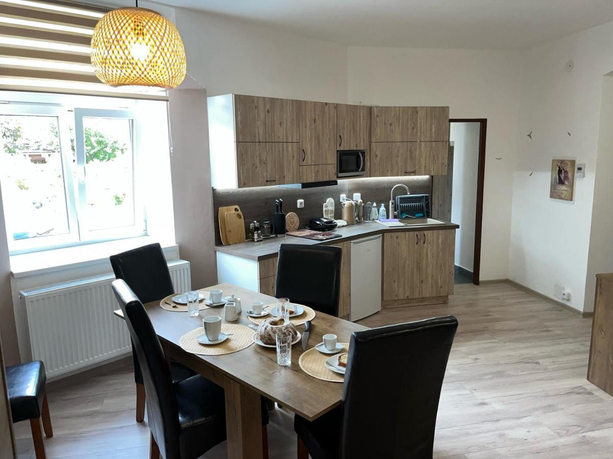 Apartmany Nezarka A Privatni Wellness Jindrichuv Hradec Bagian luar foto