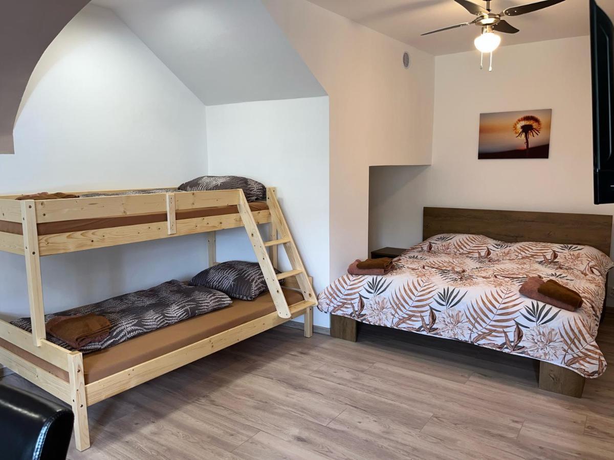 Apartmany Nezarka A Privatni Wellness Jindrichuv Hradec Bagian luar foto