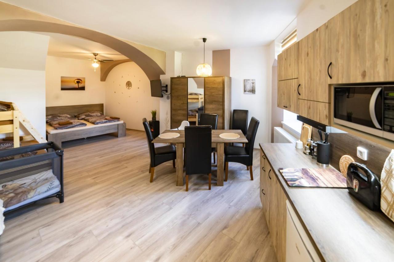 Apartmany Nezarka A Privatni Wellness Jindrichuv Hradec Bagian luar foto