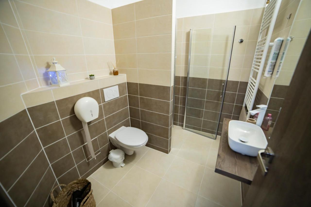 Apartmany Nezarka A Privatni Wellness Jindrichuv Hradec Bagian luar foto