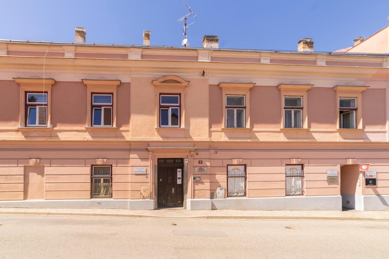 Apartmany Nezarka A Privatni Wellness Jindrichuv Hradec Bagian luar foto