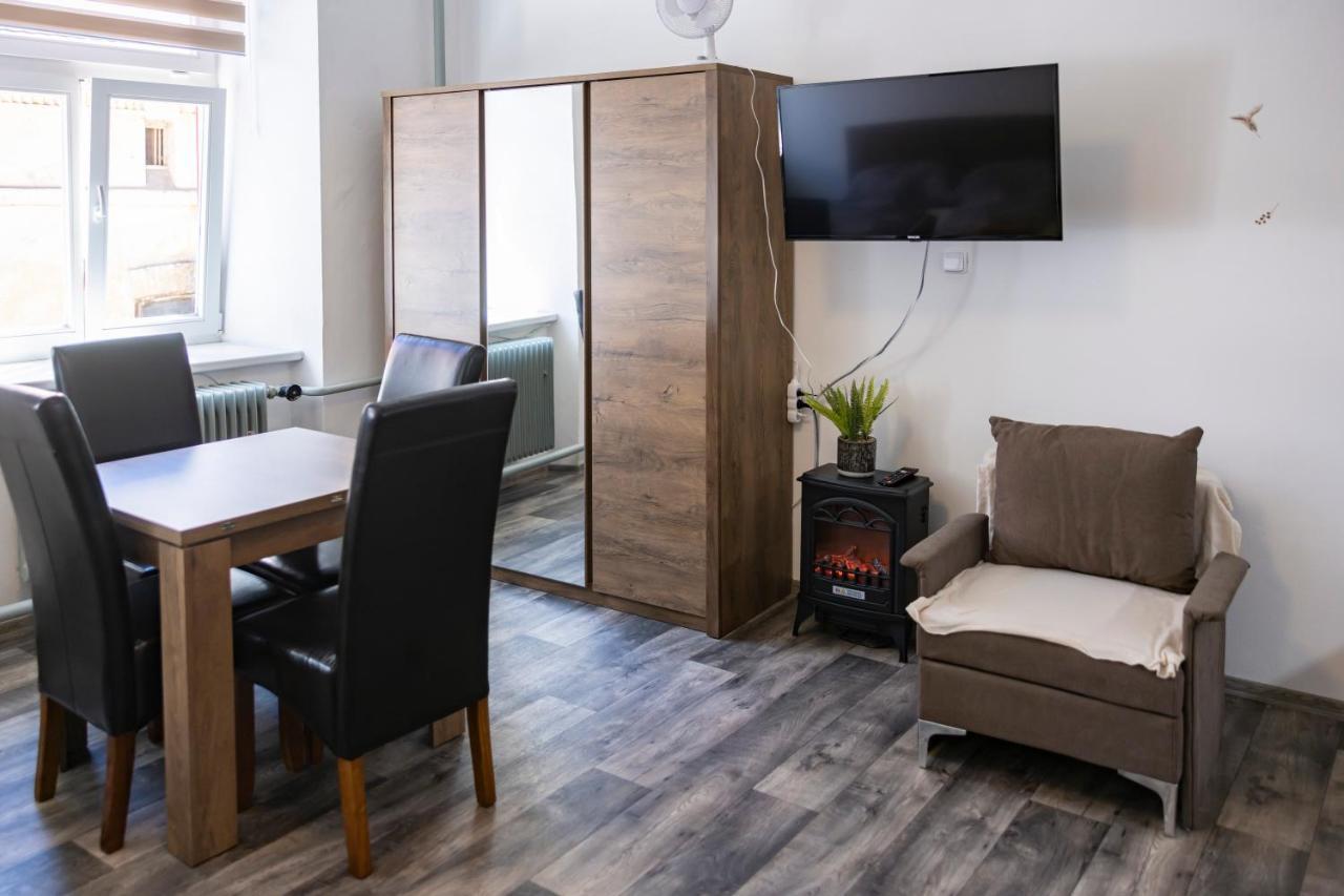Apartmany Nezarka A Privatni Wellness Jindrichuv Hradec Bagian luar foto