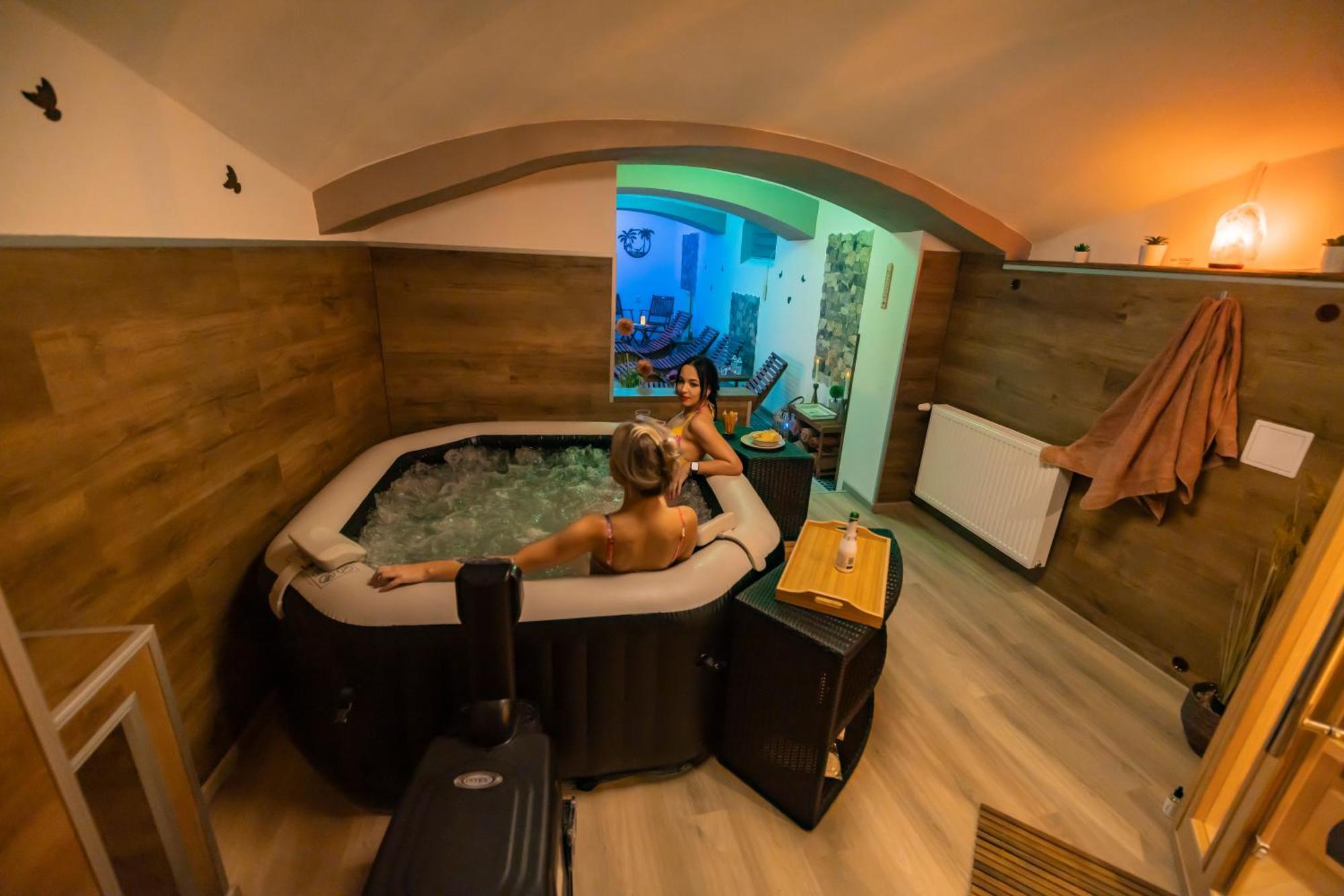 Apartmany Nezarka A Privatni Wellness Jindrichuv Hradec Bagian luar foto