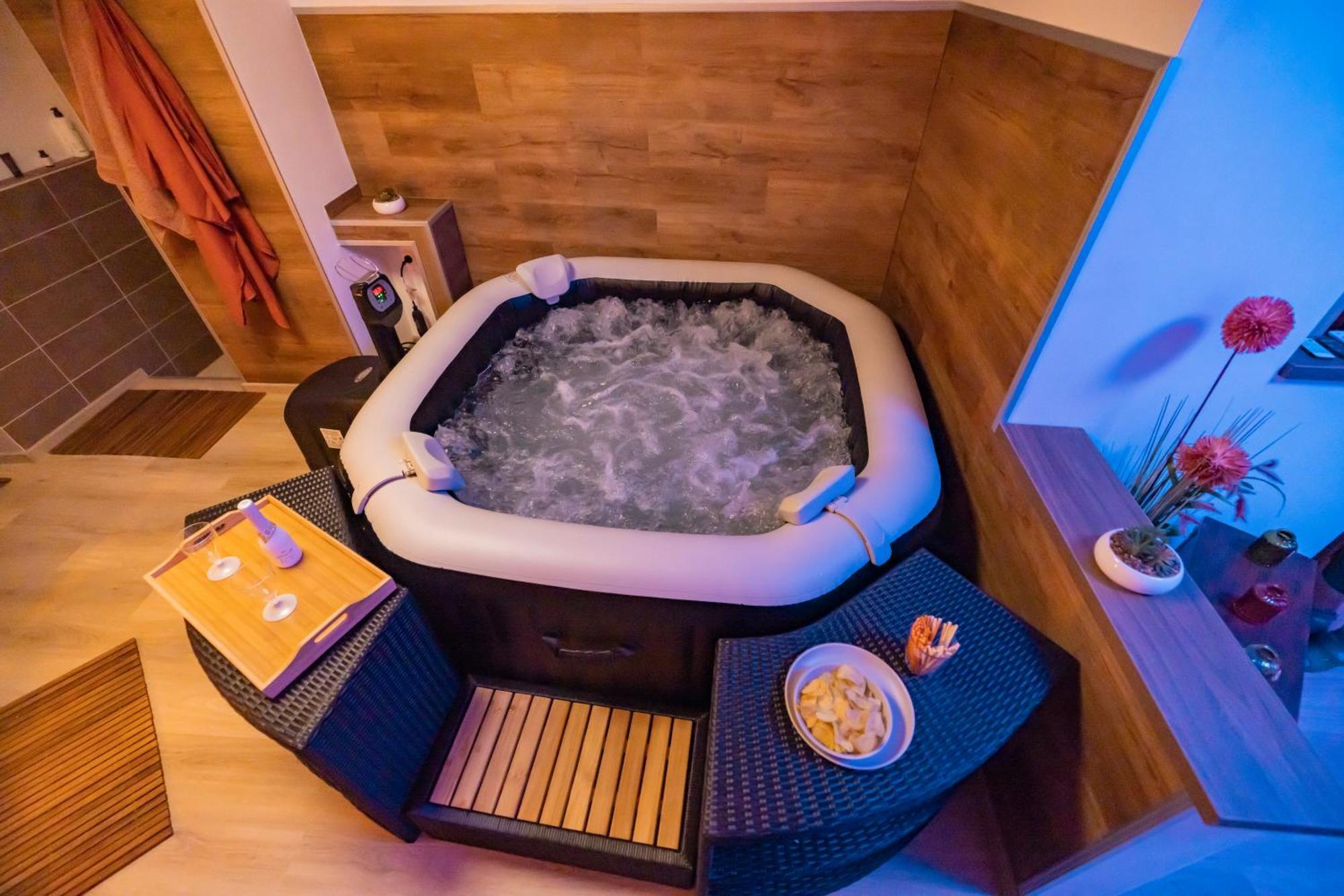 Apartmany Nezarka A Privatni Wellness Jindrichuv Hradec Bagian luar foto