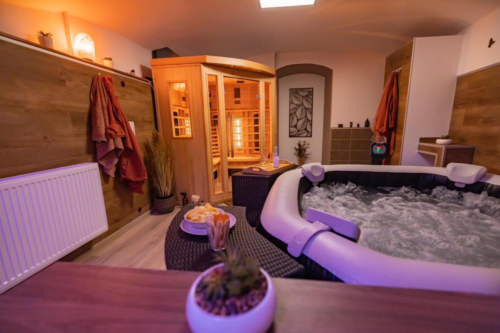 Apartmany Nezarka A Privatni Wellness Jindrichuv Hradec Bagian luar foto